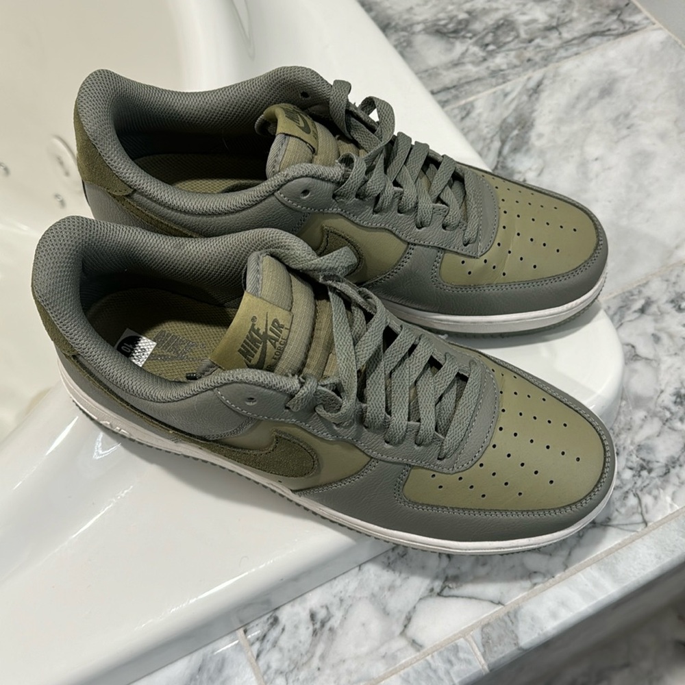 Nike Air Force ones size 10 FJ4170–002